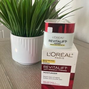 🆕Bundle of 2 L’Oréal Revitalift